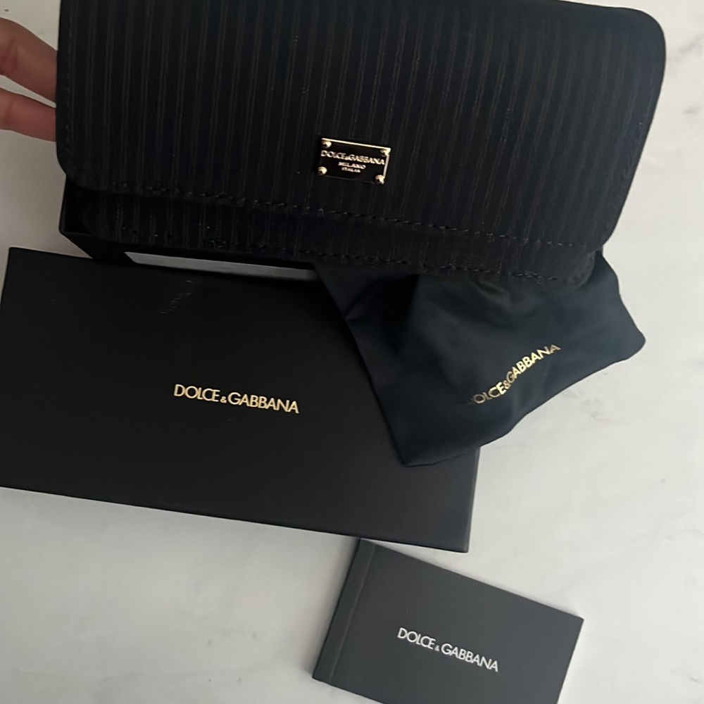 New, never used D&G sunglasses - Picture 2 of 6
